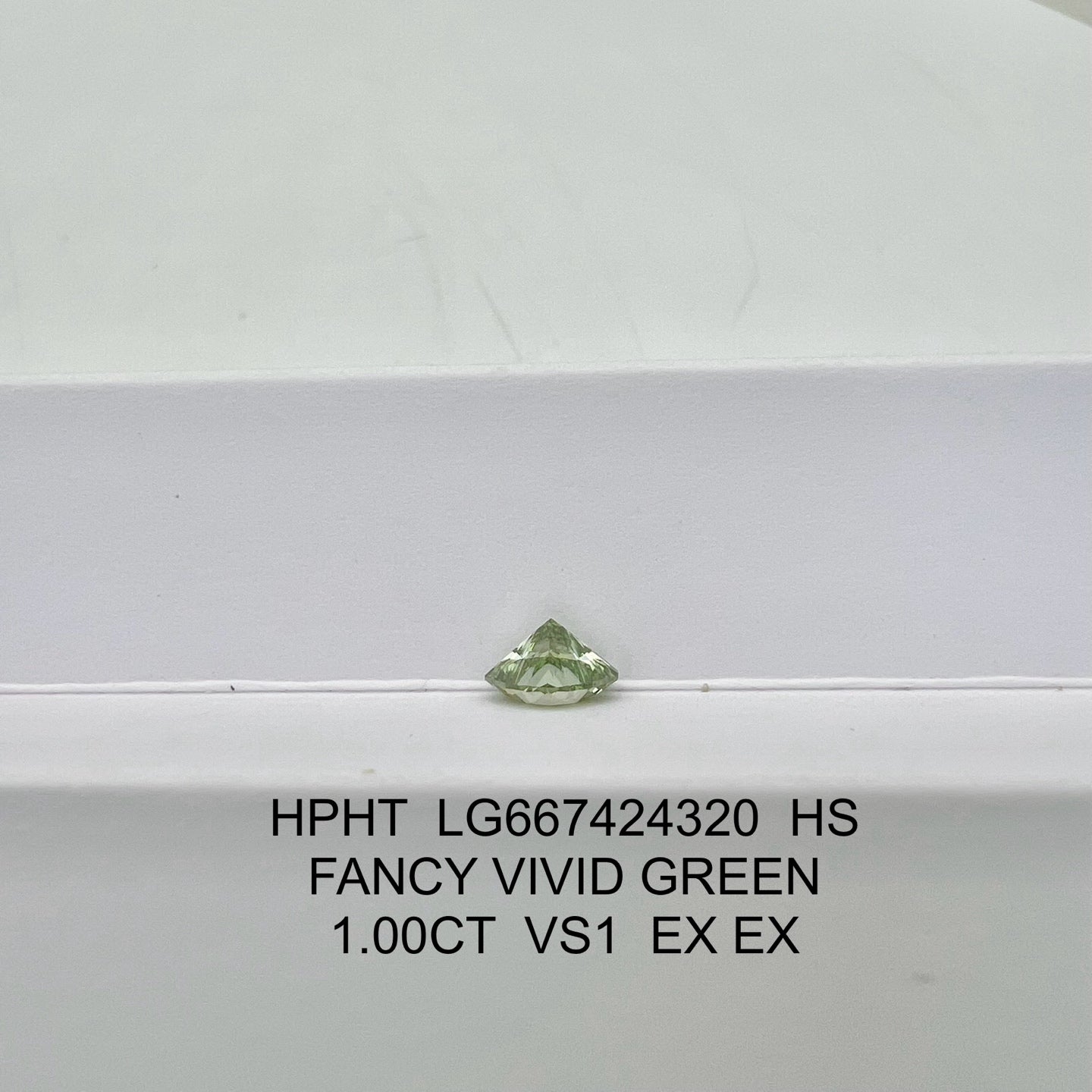 1.00 Carat Lab Grown Diamond Fancy Vivid Green VS1 2EX HPHT Heart Shape