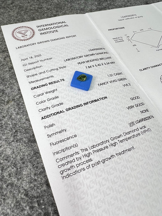 1.01 Carat Lab Grown Pear Diamond Fancy Vivid Green VVS2 HPHT