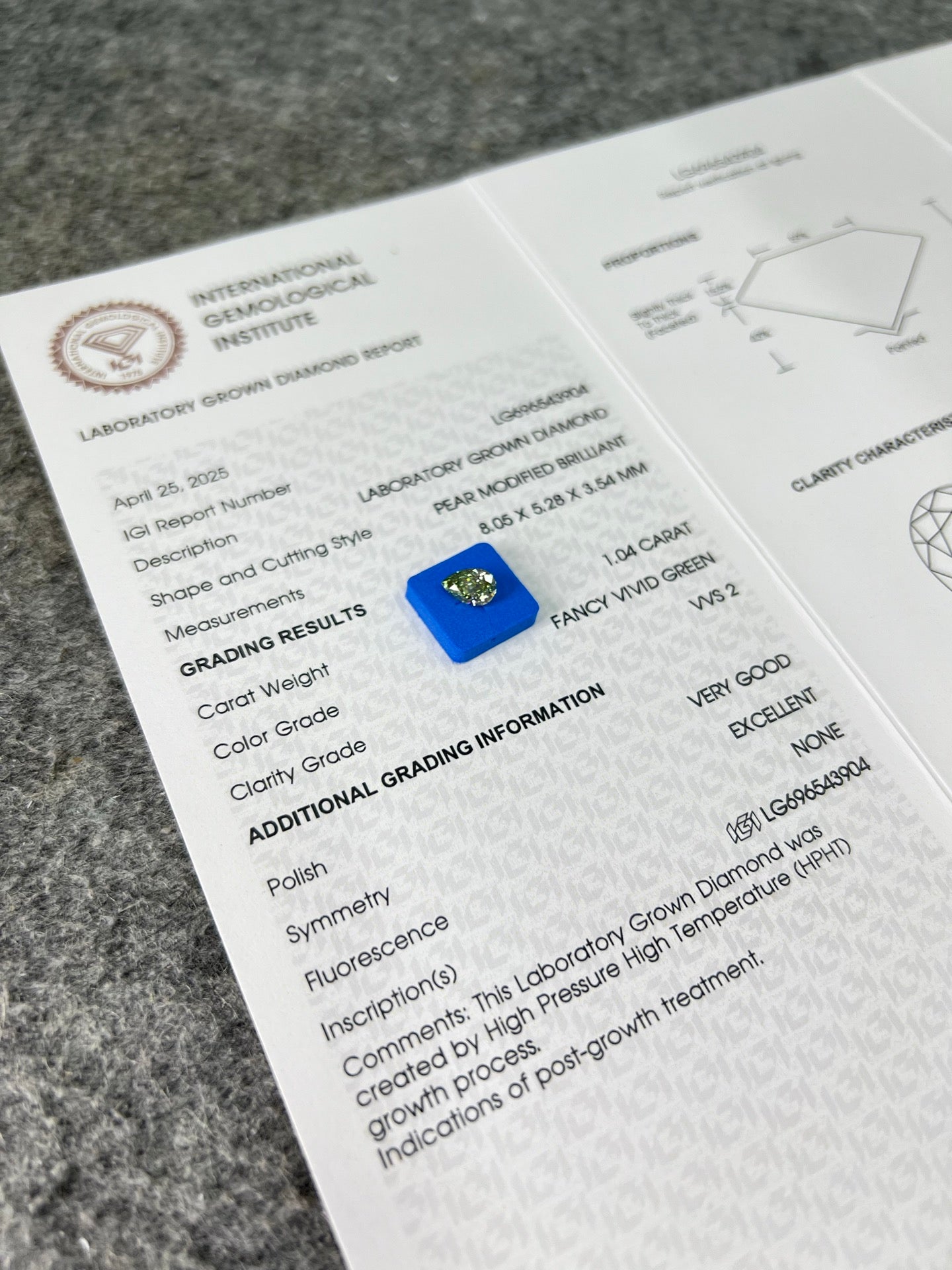 Diamant poire de 1,04 carat cultivé en laboratoire, vert vif fantaisie VVS2 VG EX HPHT