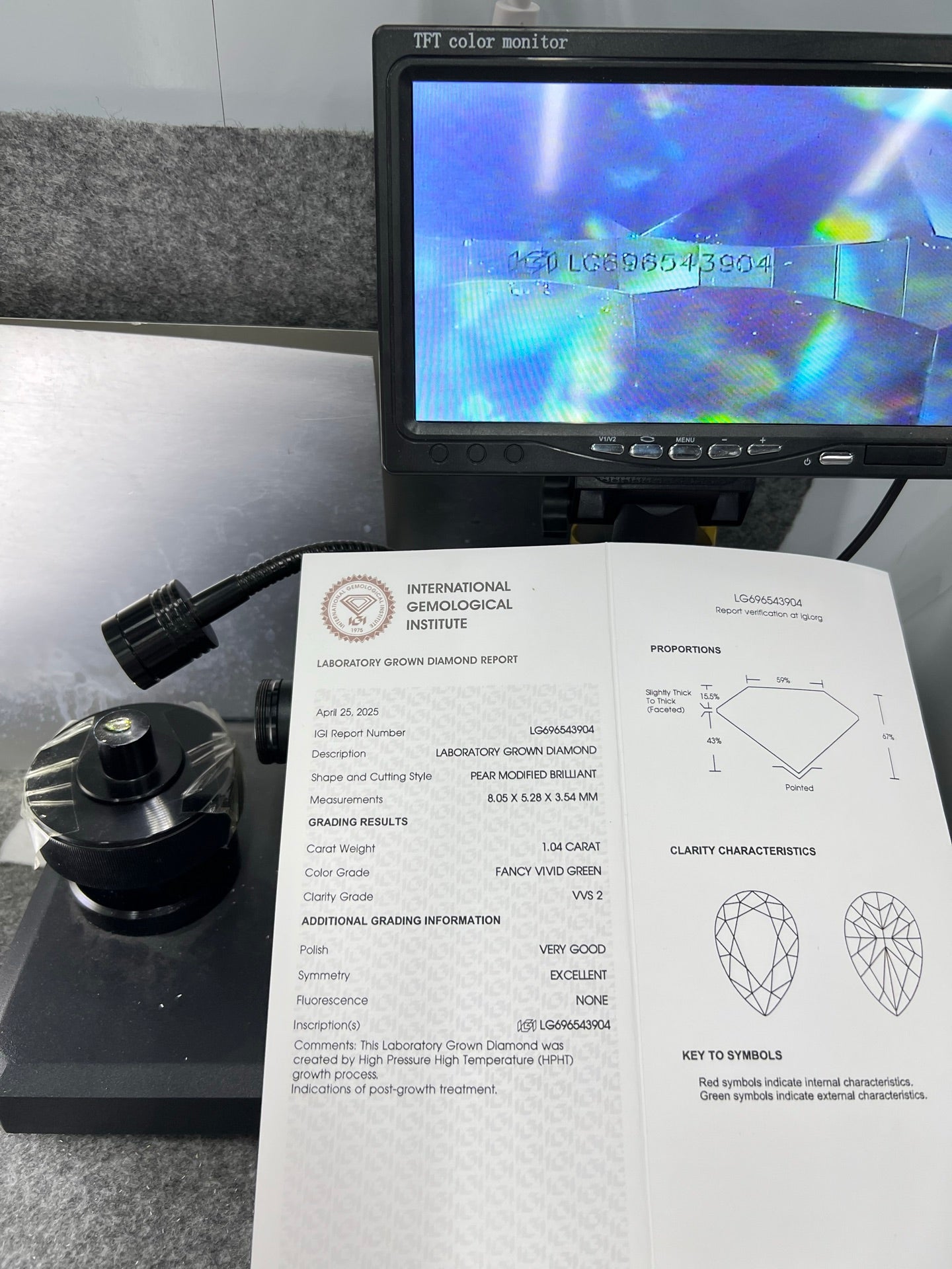 Diamant poire de 1,04 carat cultivé en laboratoire, vert vif fantaisie VVS2 VG EX HPHT