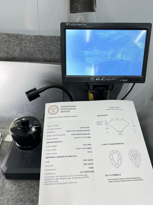 1.04 Carat Lab Grown Pear Diamond Fancy Vivid Green VVS2 HPHT 2VG