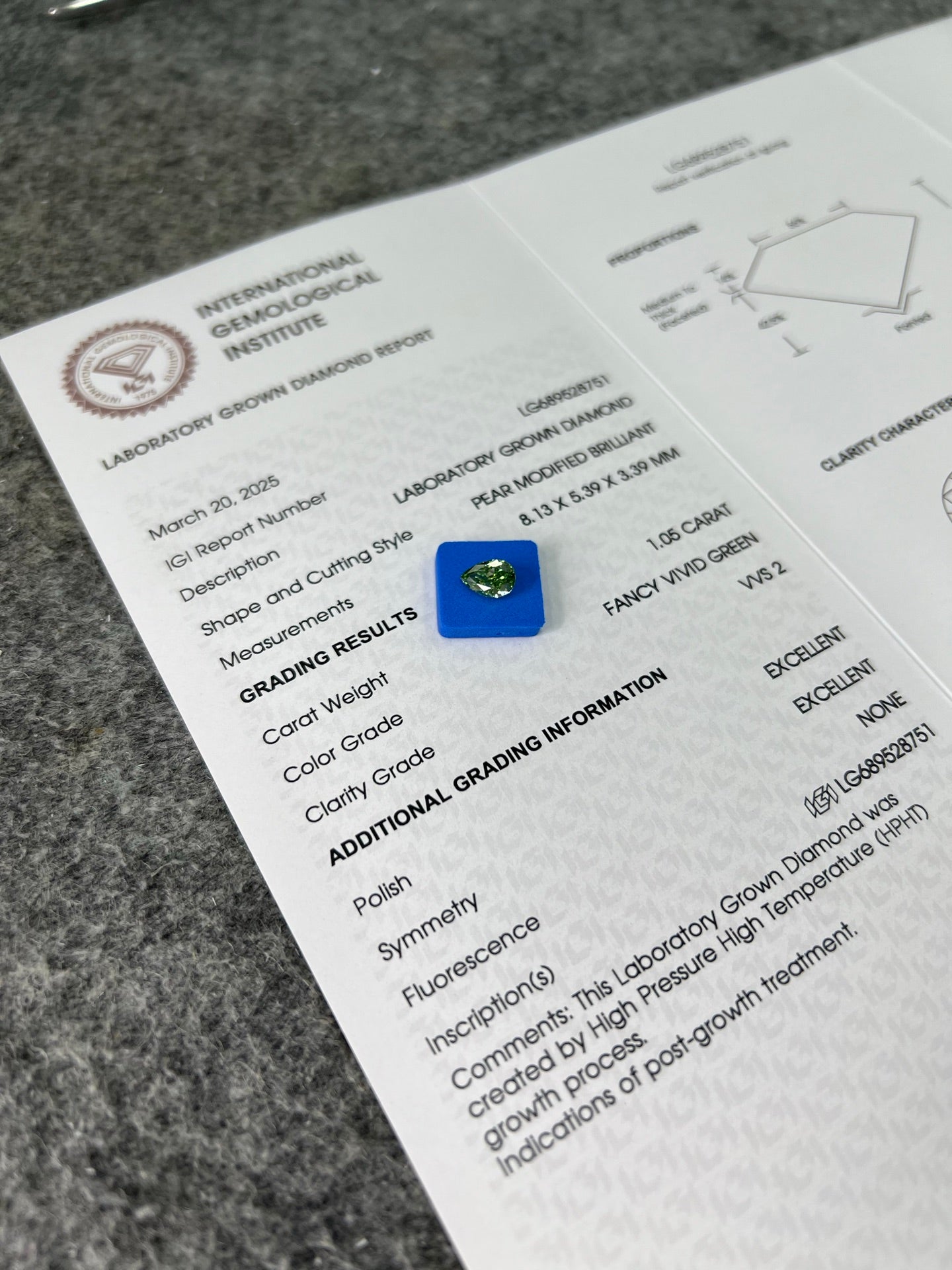 Diamant poire de 1,05 carat, cultivé en laboratoire, vert vif fantaisie VVS2 HPHT 2EX