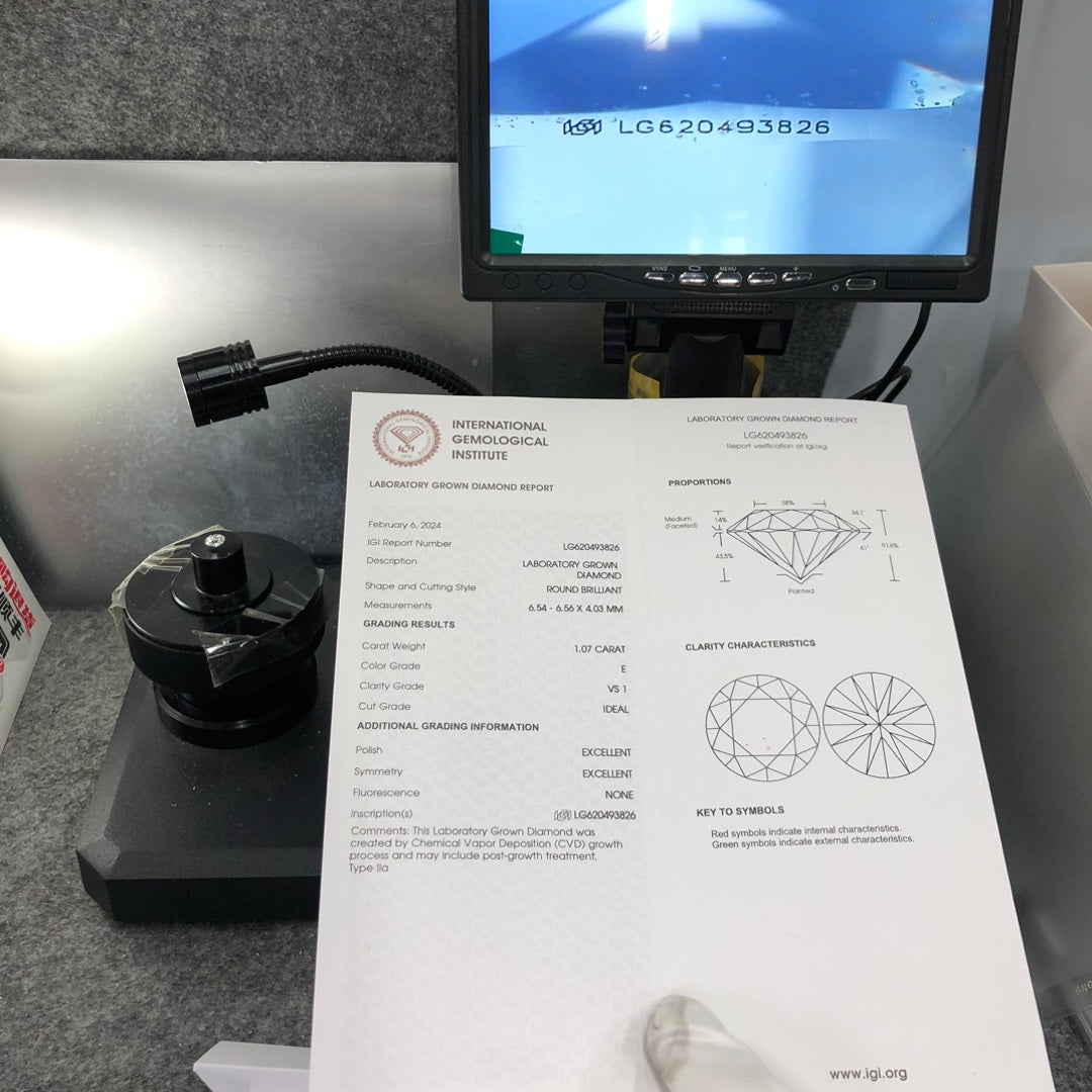 1.07 Carat E Lab Grown Round Diamond VS1 IGI CVD Excellent Cut