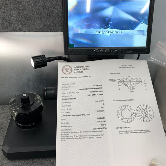 1.07 Carat Lab Grown Round Diamond VS2 IGI E HPHT 3Excellent Cut