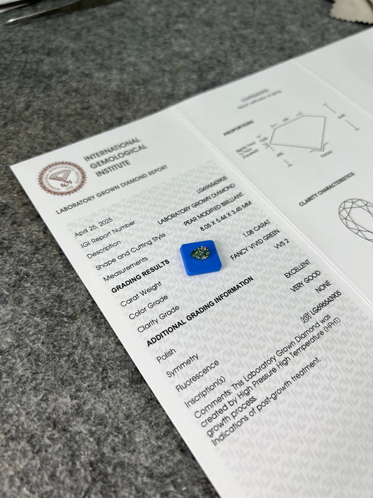 1.08 Carat Lab Grown Pear Diamond Fancy Vivid Green VVS2 HPHT VG EX