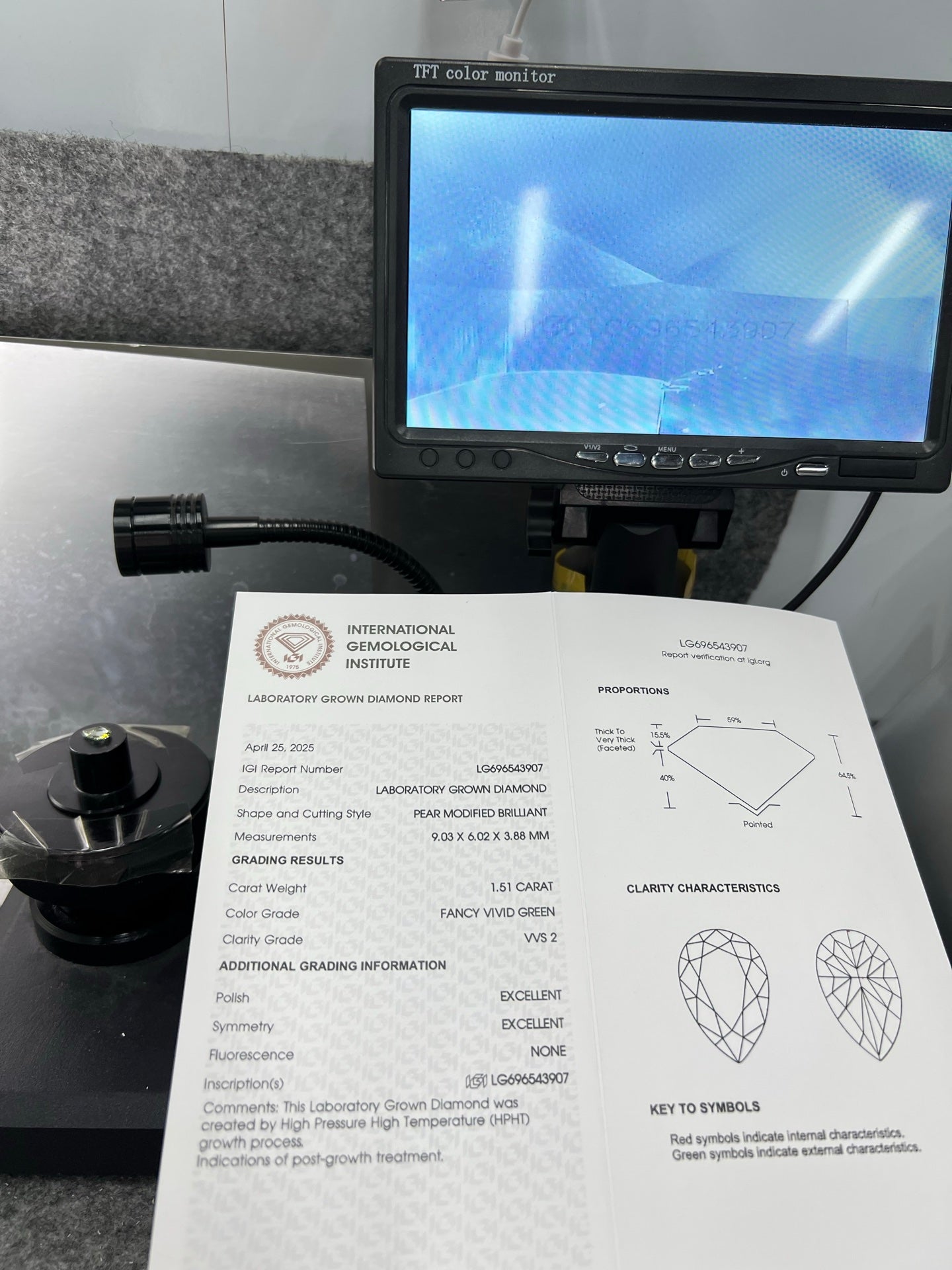 Diamant poire de 1,51 carat, cultivé en laboratoire, vert vif fantaisie 2EX VVS2 HPHT