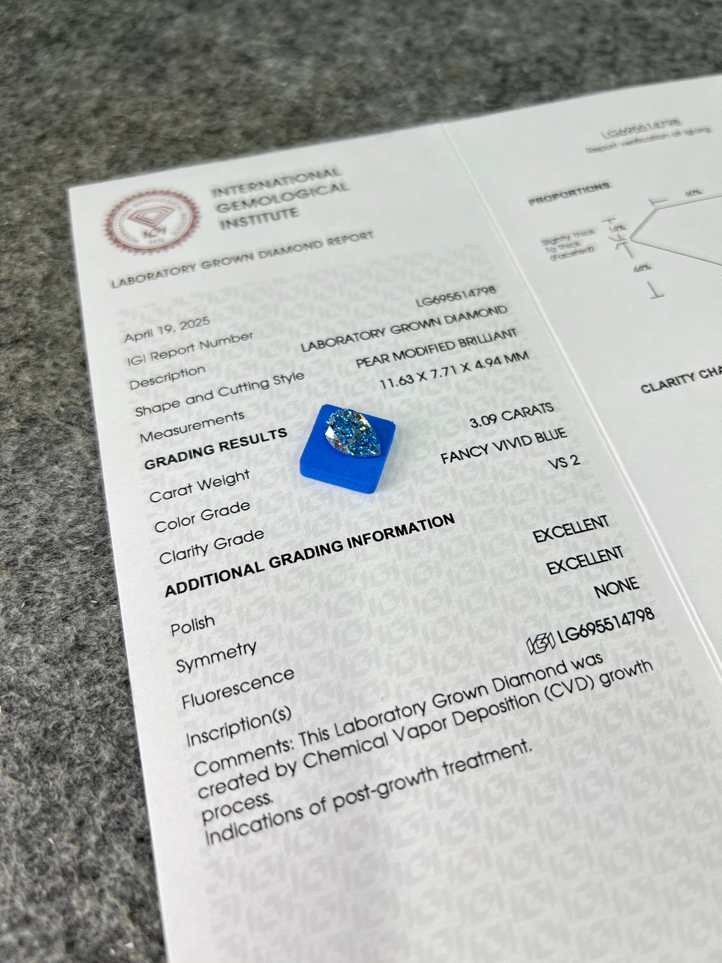 Diamant synthétique de 3,09 carats, taille poire, bleu vif fantaisie VS2 CVD 2EX