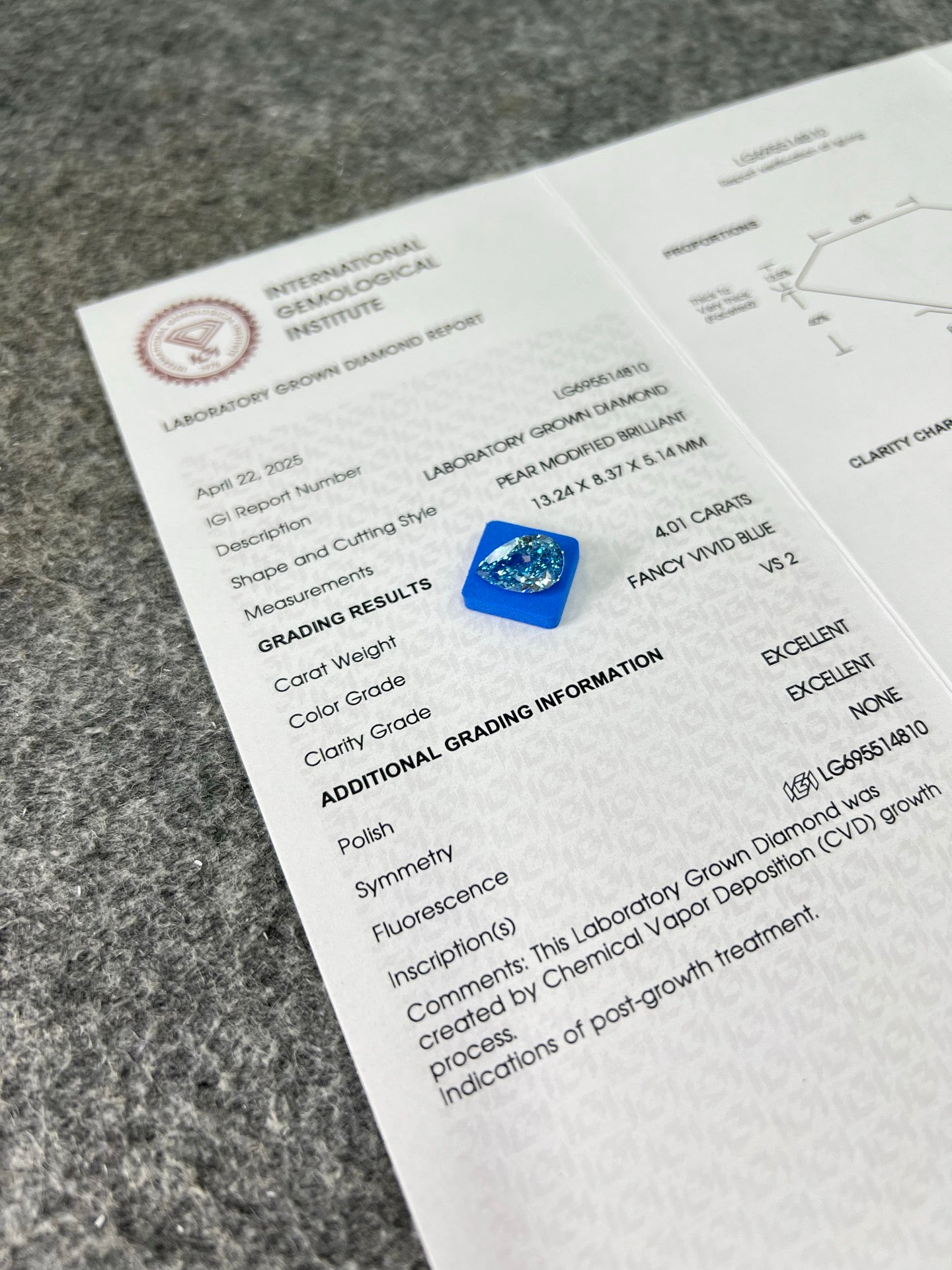 Diamant synthétique de 4,01 carats, taille poire, bleu vif fantaisie VS2 CVD 2EX