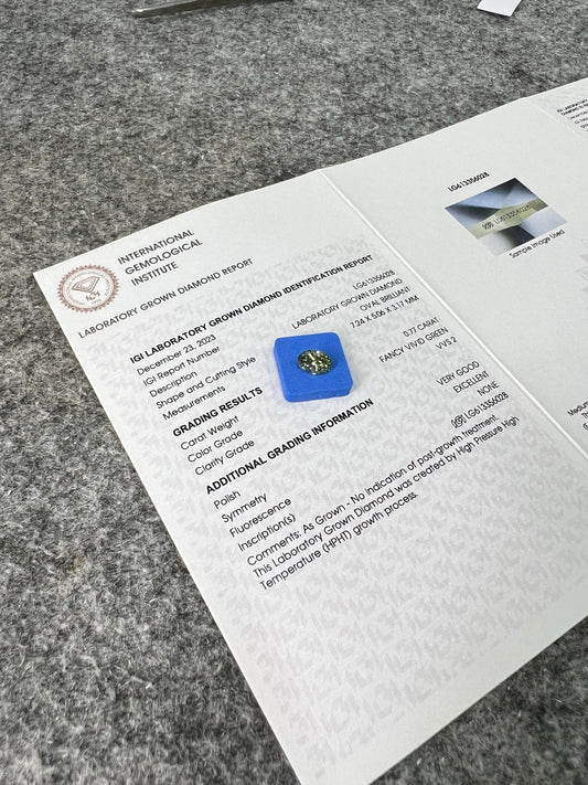 Lab Grown Diamond Fancy Vivid Green Oval 0.77 Carat VG EX HPHT VVS2 IGI Certified