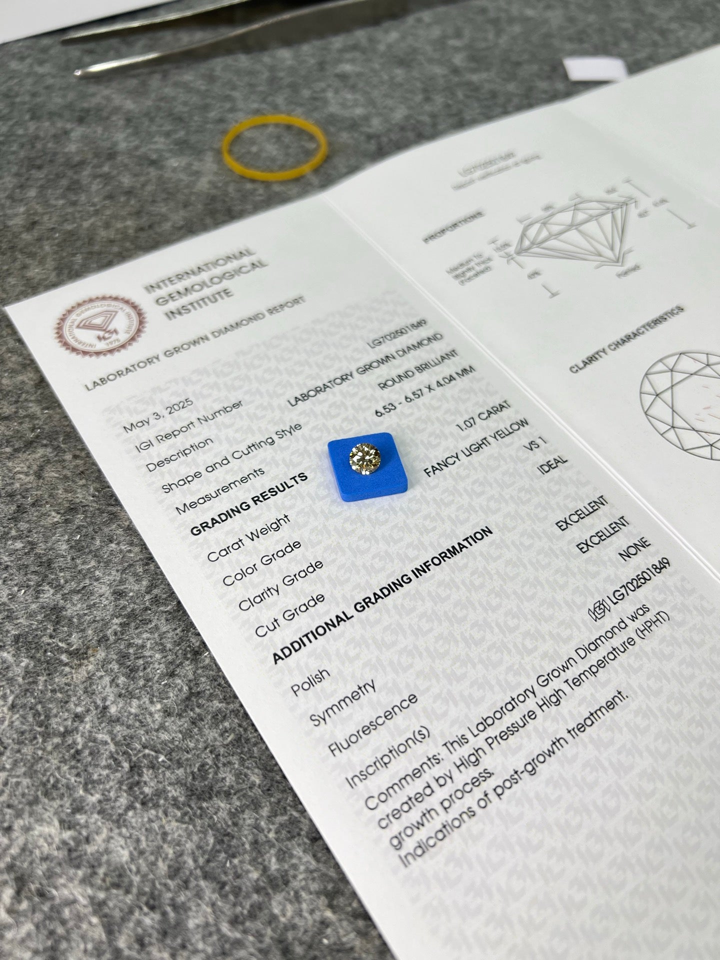 Lab Grown Round Diamond Fancy Light Yellow 1.07 Carat ID 2EX HPHT VS1 IGI Certified