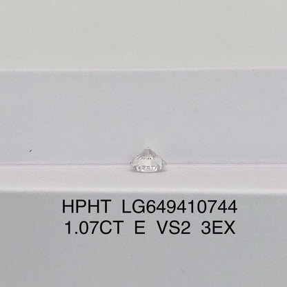 1.07 Carat Lab Grown Round Diamond VS2 IGI E HPHT 3Excellent Cut