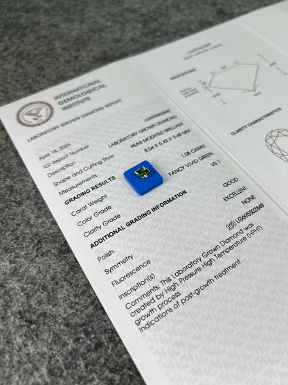 Diamant synthétique de 1,08 carat, vert vif fantaisie VS1 HPHT, forme poire EX 